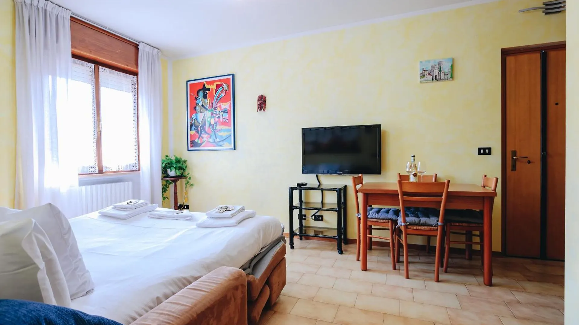 Sg Family - Dolce Garda Apartment Cavalcaselle 0*,  Italia